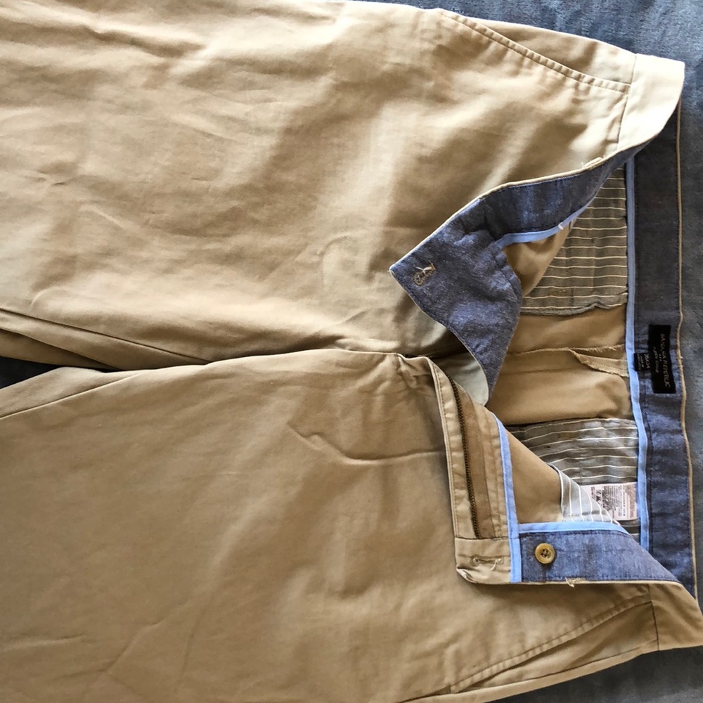 Banana Republic chino khakis 36/34